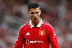 Ronaldo không hài lòng với Bruno Fernandes