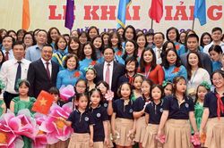 Các cháu học sinh hãy có ý thức trách nhiệm, khát vọng, chinh phục tri thức và góp phần xây dựng quê hương