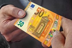 Lạm phát leo thang, Euro giảm sốc, ECB có thể phải tiếp tục tăng mạnh lãi suất