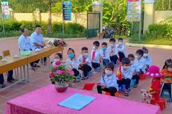 Lễ khai giảng ở điểm trường 12 học sinh tại tỉnh Quảng Ninh