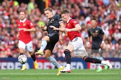 M.U chặn chuỗi thắng của Arsenal
