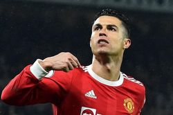 Ronaldo lùi một bước để càng vĩ đại hơn
