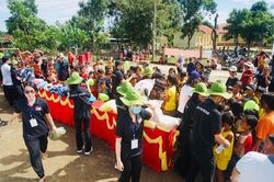 'Dệt khúc yêu thương' cho đồng bào Đắk D'Rông