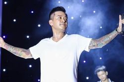 Phía Tuấn Hưng nói gì khi bị xem xét xử phạt vì tổ chức liveshow ở ban công?
