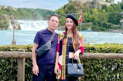 Con gái đưa bố vi vu khắp Á - Âu, trở về những ngày làm 'cái đuôi' của bố