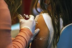 Italy phê chuẩn vaccine đặc hiệu chống biến thể Omicron