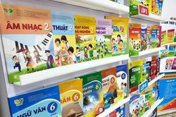 Bộ Tài chính đề xuất áp giá trần với sách giáo khoa
