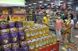Doanh nghiệp lý giải nguyên nhân giá trứng gà, thịt heo chưa thể giảm theo xăng