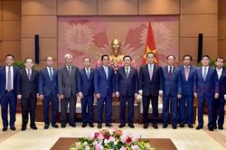 Chủ tịch Quốc hội Vương Đình Huệ tiếp Đoàn đại biểu cấp cao Thủ đô Phnôm Pênh, Campuchia