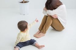 Bẽ bàng phát hiện chồng mang con ngoài giá thú về làm con nuôi sau nhiều năm chung sống