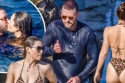 Justin Timberlake và bà xã Jessica Biel tình tứ mặn nồng ở biển