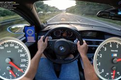 Xem chiếc BMW E61 hơn 12 năm tuổi vẫn 'xé gió' 330 km/h trên cao tốc