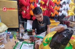 Thu nhập tiền triệu mỗi ngày nhờ làm đầu lân bán Trung thu