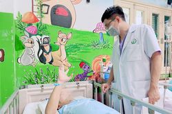 Căn bệnh khiến người đàn ông 40 tuổi ở Hà Nội nguy cơ mù hoàn toàn 2 mắt