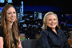 Bà Hillary Clinton tiết lộ từng bỏ quên con gái trong Điện Kremlin