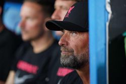 HLV Jurgen Klopp thừa nhận Liverpool đã trở thành 'trò cười'