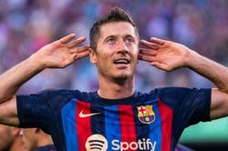Cú hat-trick của Lewandowski đến Ronaldo cũng chưa làm được