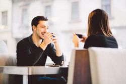 Thật không ngờ có ngày trò đùa của tôi lại lộ tẩy và tôi 'đánh mất' trái tim thật
