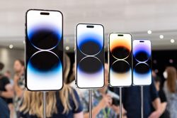 Cận cảnh iPhone 14 Pro Max: Kiểu dáng giống nhau, làm sao phân biệt so với iPhone 13 Pro Max?