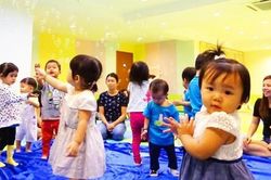 Lớp học dạy bò dành cho trẻ sơ sinh, mỗi tháng học phí lên tới gần 30 triệu!