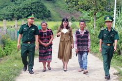 Biên giới - biển đảo Biên giới - biển đảo Sát cánh cùng học sinh nghèo biên giới