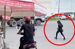 Đồng Nai: Truy bắt kẻ dùng súng cướp ngân hàng