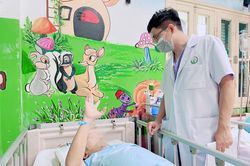 Đau đầu, nôn liên tục, vào viện bác sĩ phát hiện người đàn ông mang khối u sọ hầu lớn