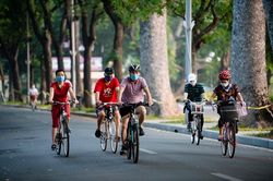 Có nên mở làn đường riêng cho xe đạp?