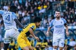 Báo Pháp: 'Vì Quang Hải, các CĐV Việt Nam đang bỏ rơi Pau FC'