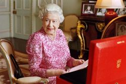 Lượng tìm kiếm về Nữ hoàng Anh Elizabeth II tăng vọt