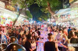 Hà Nội: 'Biển người' xuống phố chơi Trung thu