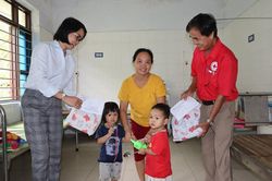 Chính trị - Xã hội An sinh xã hội Thăm, tặng quà Tết Trung thu cho thiếu nhi Phong Điền
