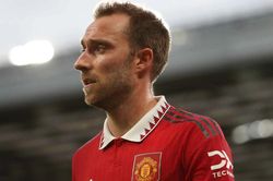 Eriksen giúp MU quên đi De Jong