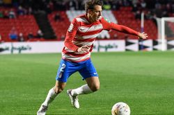 Santiago Arias, cầu thủ sắp gia nhập MU, là ai?