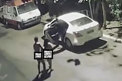 Đang 'vui vẻ' trong ô tô, đôi tình nhân bàng hoàng vì gặp cướp