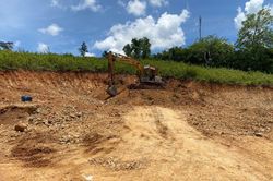 Cam Lâm: Phát hiện, xử lý một trường hợp khai thác đất trái phép