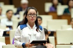 ĐBQH Minh Ánh: 'Cần chấn chỉnh ca sĩ hát sai lời để đảm bảo giá trị tác phẩm'