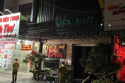 Lại cháy tại quán karaoke ở Đồng Nai, cảnh sát chữa cháy đục tường dập lửa