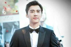 Lý Dịch Phong nổi tiếng, giàu cỡ nào trước khi bị bắt vì mua dâm?