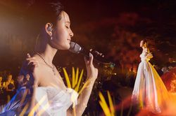 Hiền Hồ chính thức xuất hiện trên sân khấu, đi hát trở lại sau ồn ào