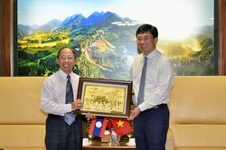 Đoàn đại biểu UBTƯ Mặt trận Lào xây dựng đất nước chào xã giao lãnh đạo tỉnh Quảng Ninh