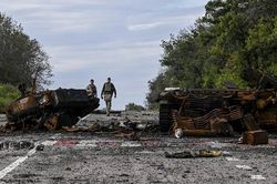 Ukraine 'giải phóng' Izuym, Kharkov tiếp tục nóng