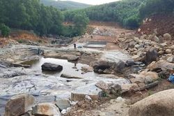 Đình chỉ hoạt động xây dựng tại khu du lịch 'chui' giữa núi rừng