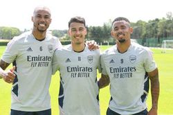 Arsenal bay cao nhờ trục dọc Brazil