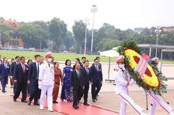 Chủ tịch Quốc hội Campuchia vào Lăng viếng Chủ tịch Hồ Chí Minh