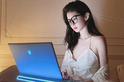 Hotgirl 'đi tour' cùng Lý Dịch Phong hé lộ thêm danh sách nghệ sĩ mua dâm