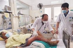 Người đàn ông hoại tử chân nguy kịch, bác sĩ cảnh báo người thường xuyên đi biển cần cảnh giác