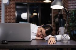 Cô gái bị tiểu đường vì một thói quen gặp ở nhiều người trẻ