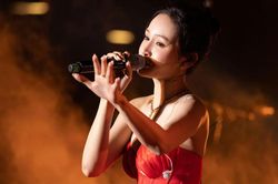 Hiền Hồ điềm nhiên tái xuất: Khán giả Việt đang bị coi thường?