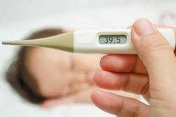 Phân biệt sốt xuất huyết và sốt thông thường